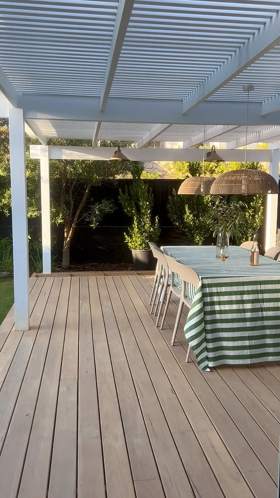 White pergola and hardwood deck alfresco dining area built by Cape Build in Dunsborough
